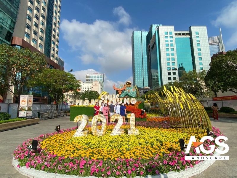 Những hình ảnh gần gũi, quen thuộc tại đường hoa Nguyễn Huệ 2023