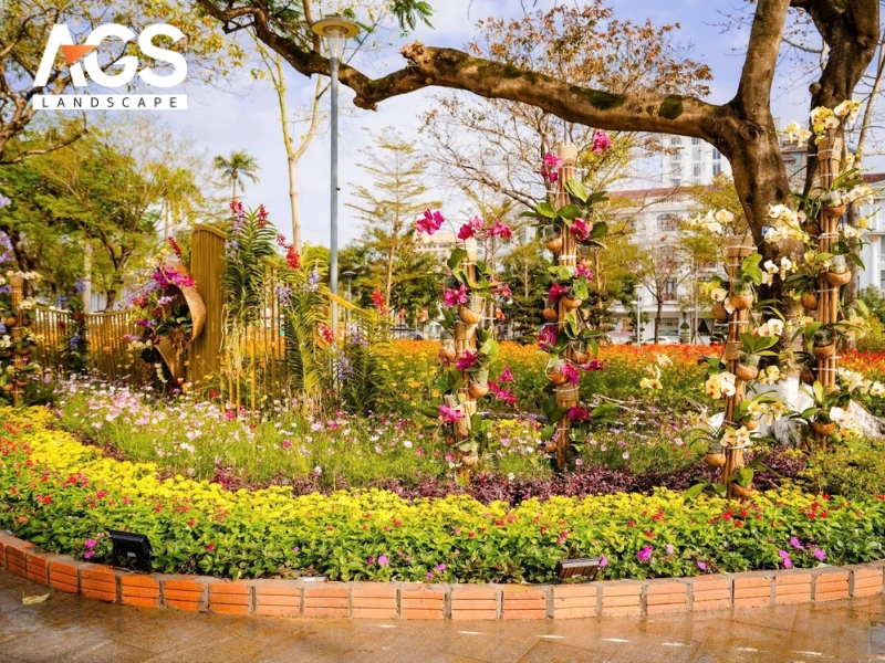 Các vòm lan, giàn lan tại đầu cầu Trường Tiền (Nguồn: AGS Landscape) Các vòm lan, giàn lan tại đầu cầu Trường Tiền (Nguồn: AGS Landscape)