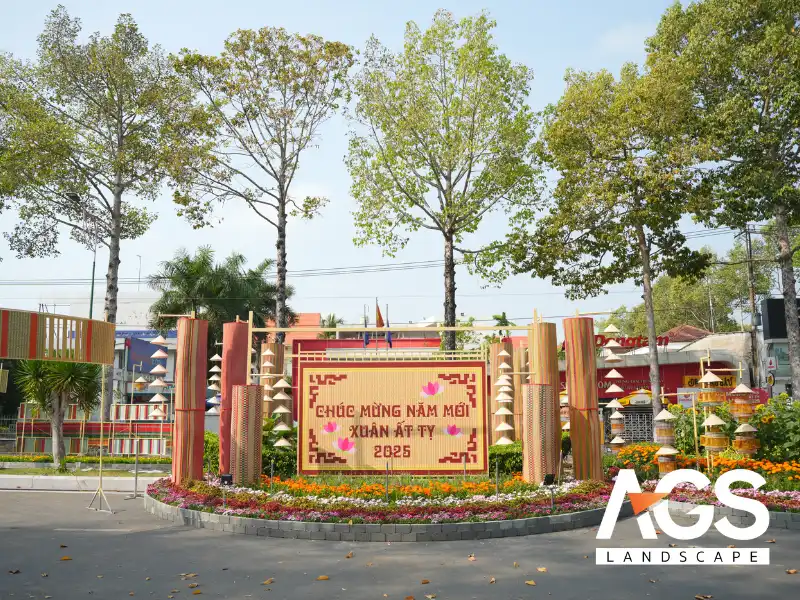 Trong tiểu cảnh tái hiện làng nghề chiếu Định Yên (Nguồn: AGS Landscape)